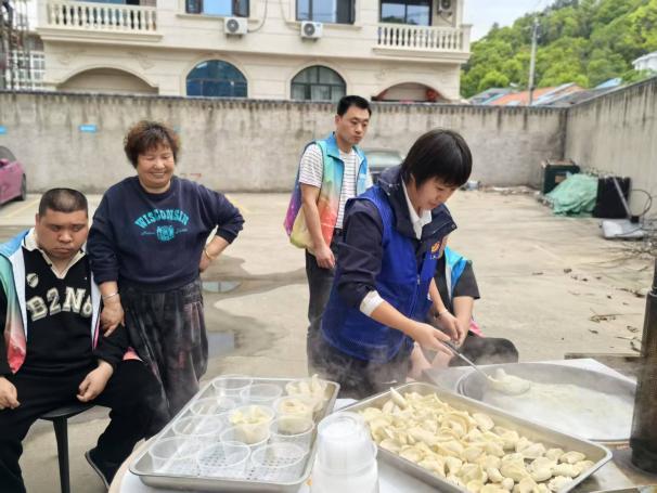 ”巧手包團圓，心手共相牽“黨建活動4.jpg